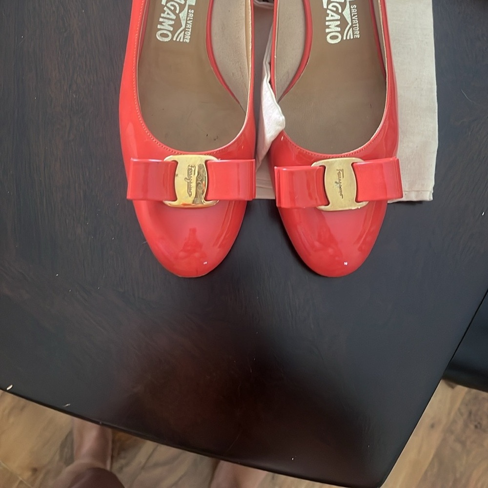 Salvatore Ferragamo pink kitten heel, size 8 1/2, patented leather made in Italy